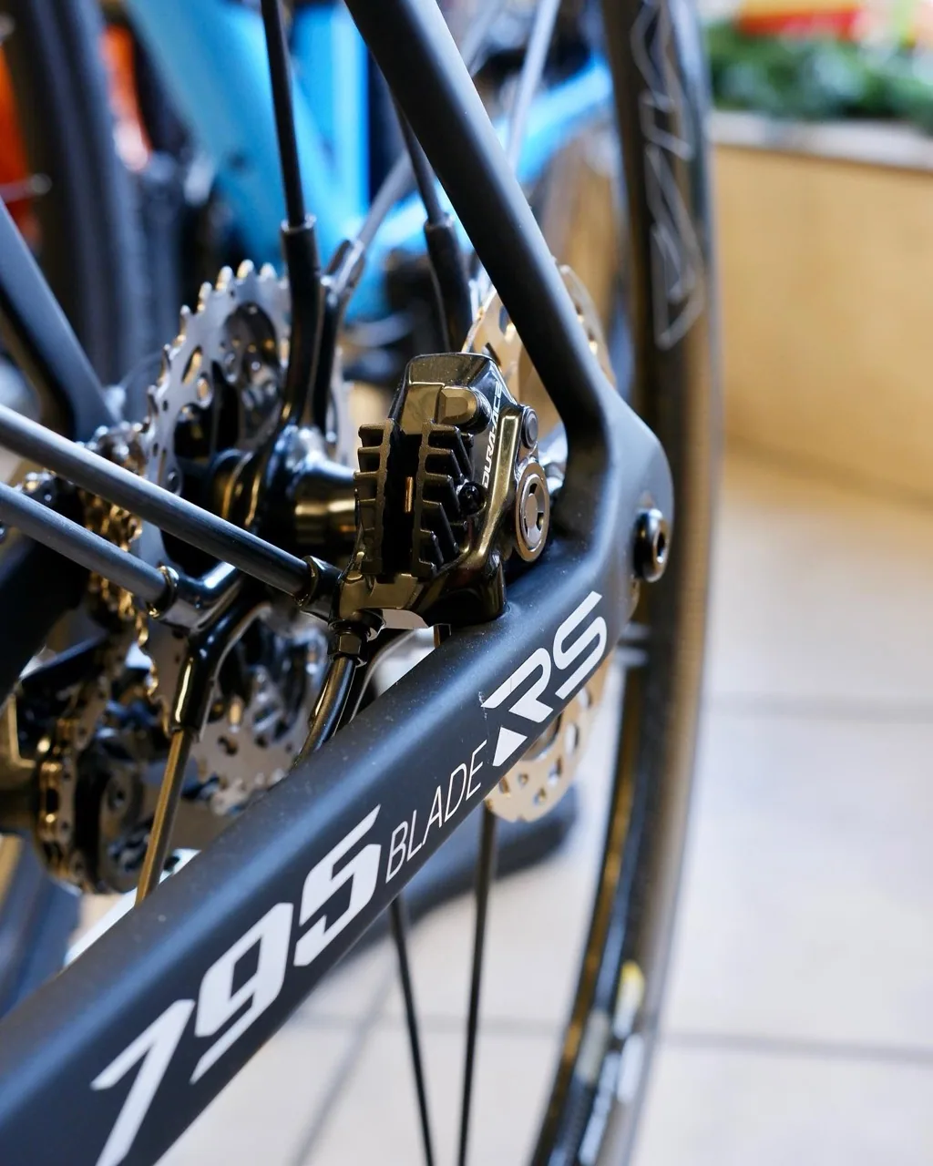 Dura-Ace-Scheibenbremse an einem Stevens-Rennrad